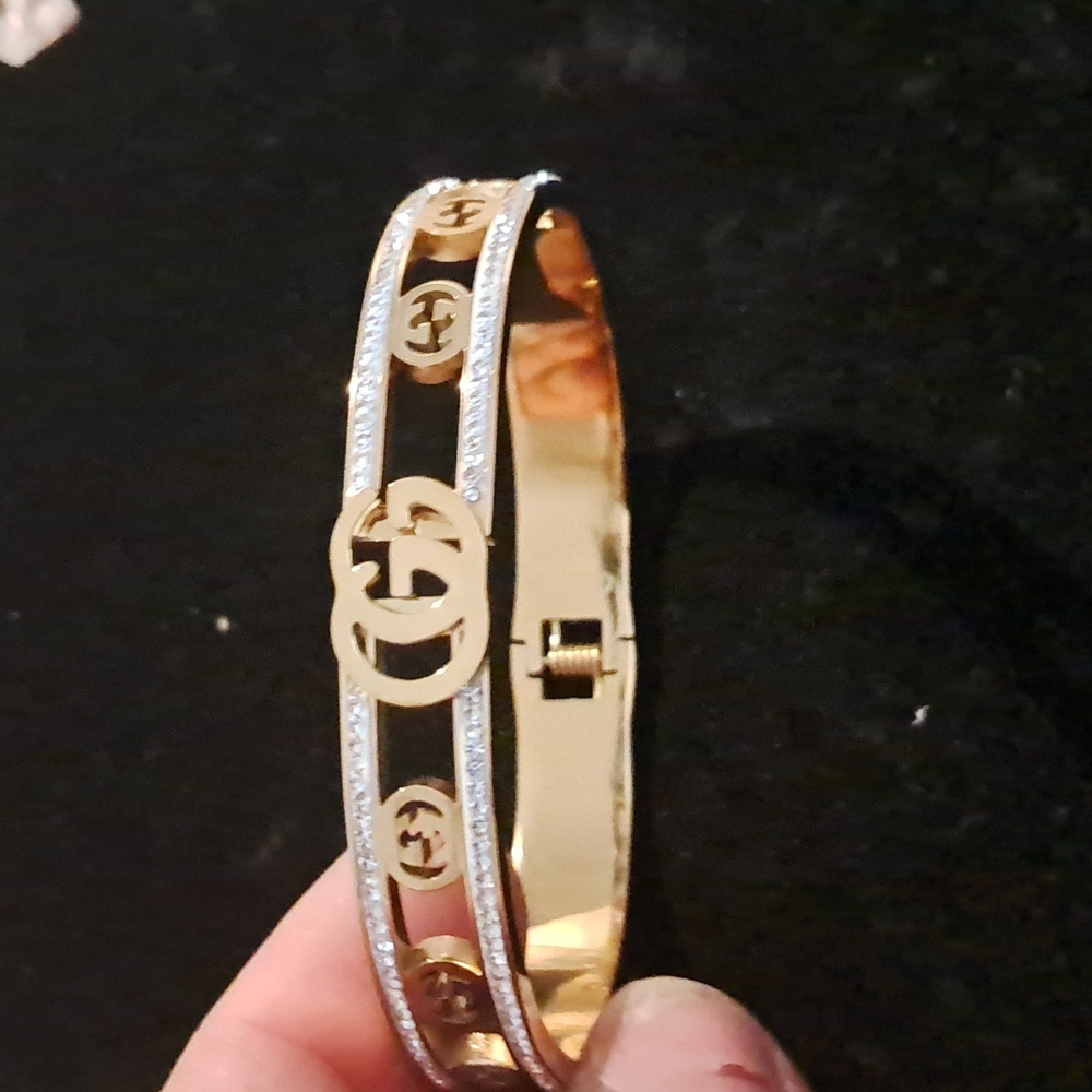 Chic Gold and Black Bracelet - Picture 3 of 3